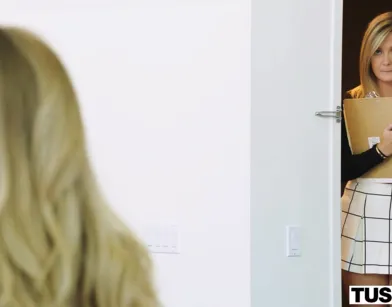 Sexy Secretary Gets Ass Pounded in Office Threesome!