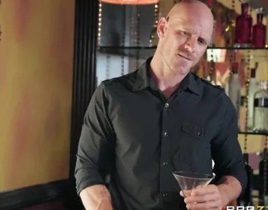 Bartender Gives Extra Service to Female Customer!