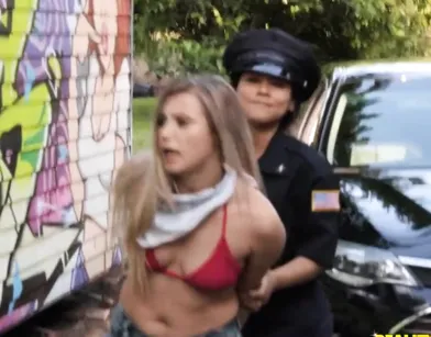 Babe Sucks Cock in Cop Car Then Gets Fucked After the Escape!