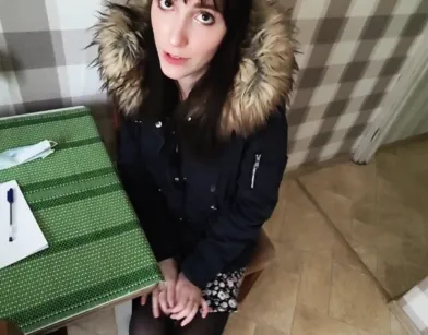 Seduced the Delivery Girl & Fucked Her Right on the Kitchen!