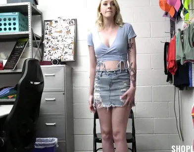 Security Guard Catches Hot Thief and Fucks Her Hard!