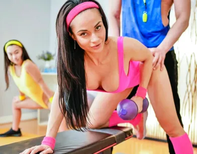 Hot Fan Cheats with Her Fitness Trainer at the Gym!
