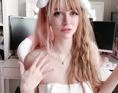 Young Streamer Does a Very Dirty Private Show for Fans!