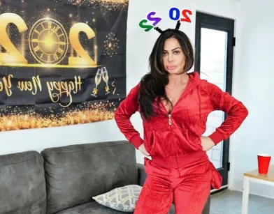 2022 Started with Hot Sex and a Mature MILF!