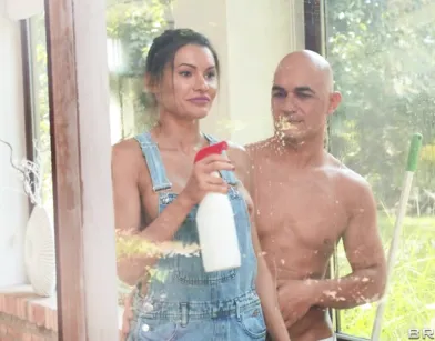 Russian Slut Sucks Delivery Guy and Takes Creampie in Her Pussy!