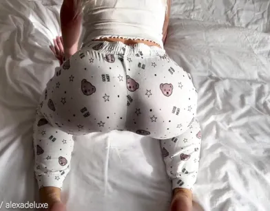 Seduced Him for Morning Sex & Took His Cum on My Ass!